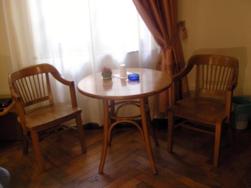 Triple Room with Shared Bathroom image 2