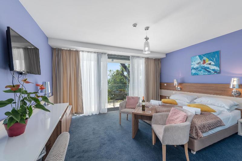 Deluxe Double or Twin Room with Sea View image 1