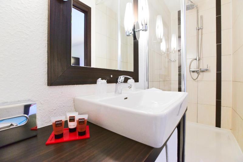 Twin Room with Access to Sauna included image 4