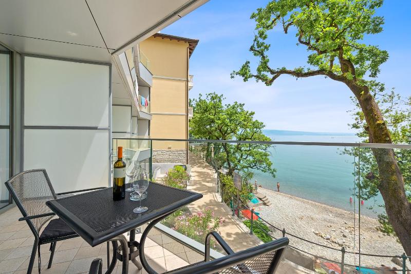 Apartment with Sea View image 2