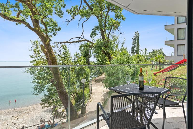 Apartment with Sea View image 3