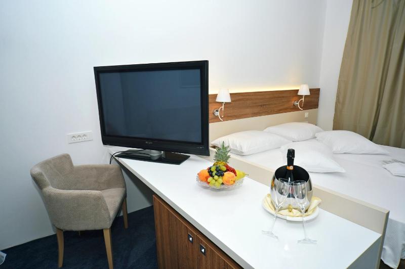 Deluxe Double Room image 4