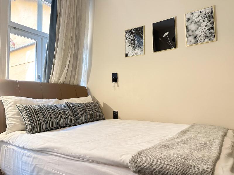 Standard Queen Room image 1