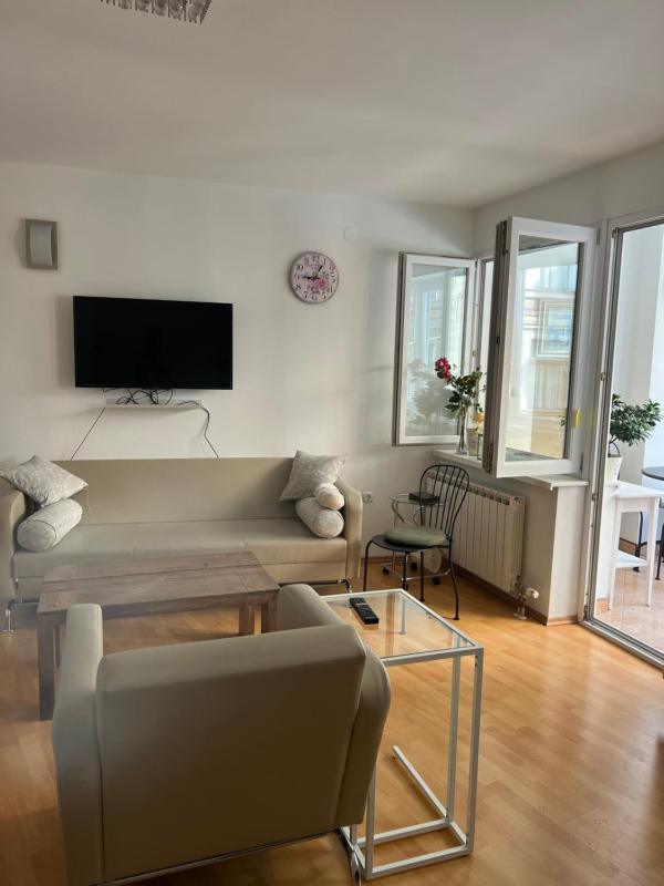 SFF Central Apartment - image 8