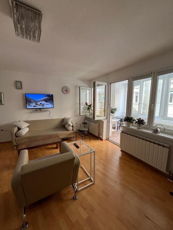 SFF Central Apartment - image 3