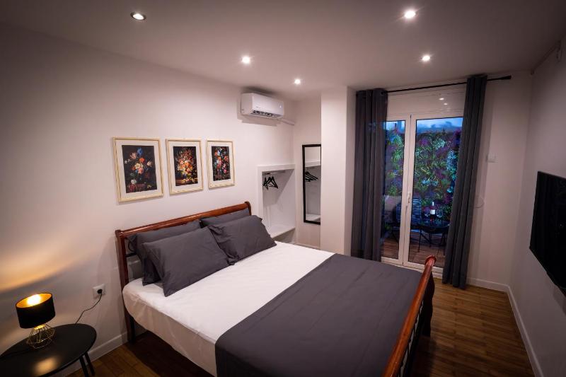 My Secret Garden rooms - Apartment with 2 private rooms separate baths and balcony garden - image 1
