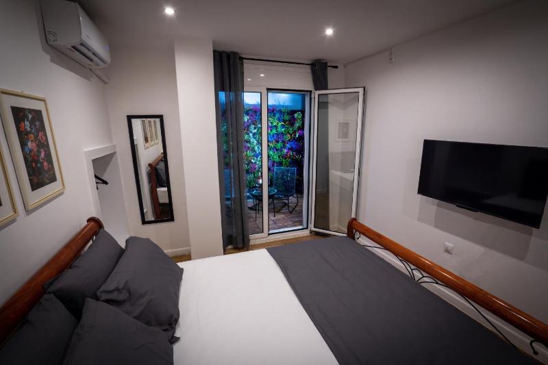 My Secret Garden rooms - Apartment with 2 private rooms separate baths and balcony garden - image 9