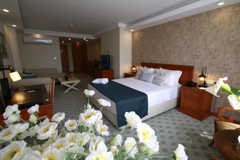 Queen Room image 2