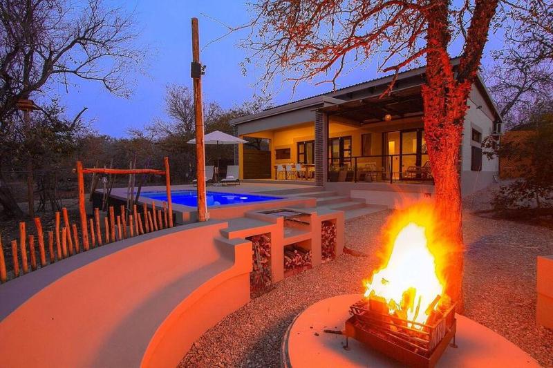Makrugu Longneck Luxury Bush Lodge Images