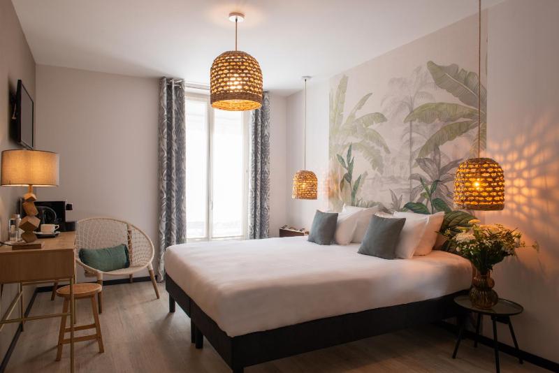 Superior Double or Twin Room image 4