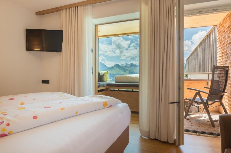 Deluxe Double Room image 3
