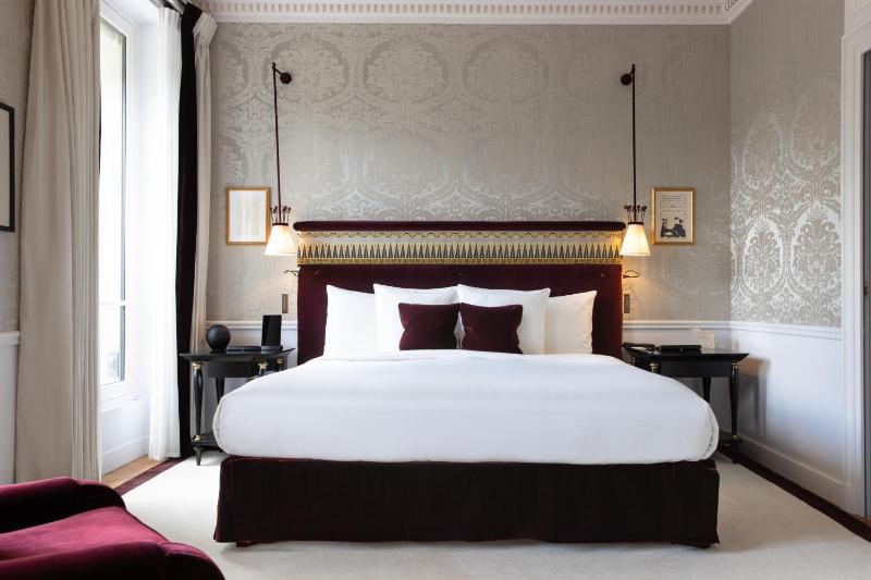 Deluxe Suite image 1