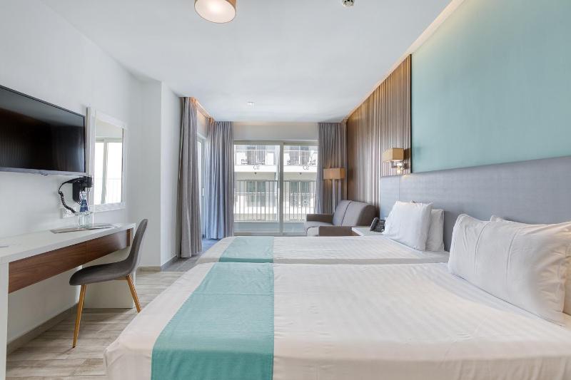 Superior Twin Room image 4