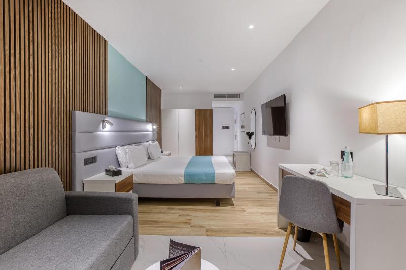 Superior Twin Room image 1