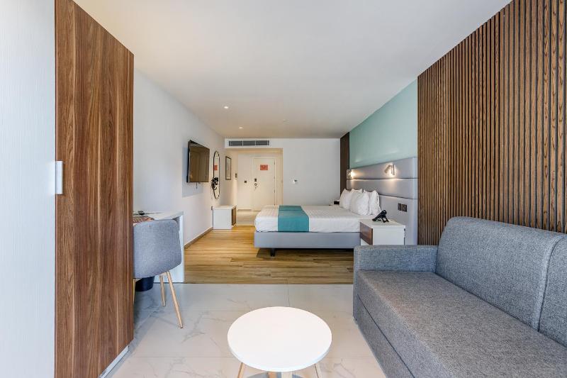 Superior Twin Room image 2