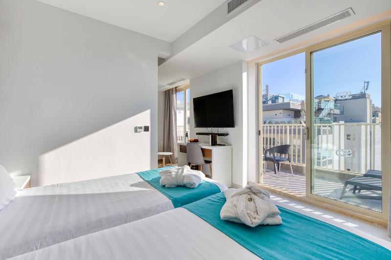 Deluxe Suite image 3