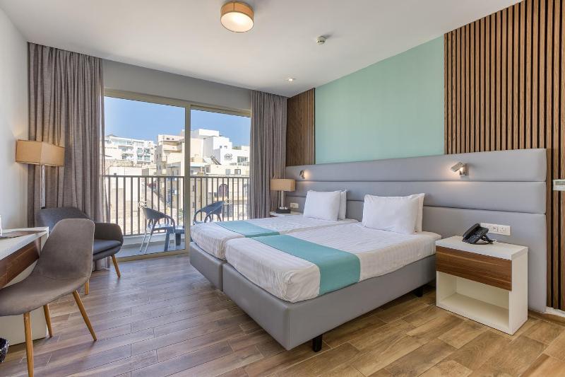 Standard Twin Room with Balcony image 1