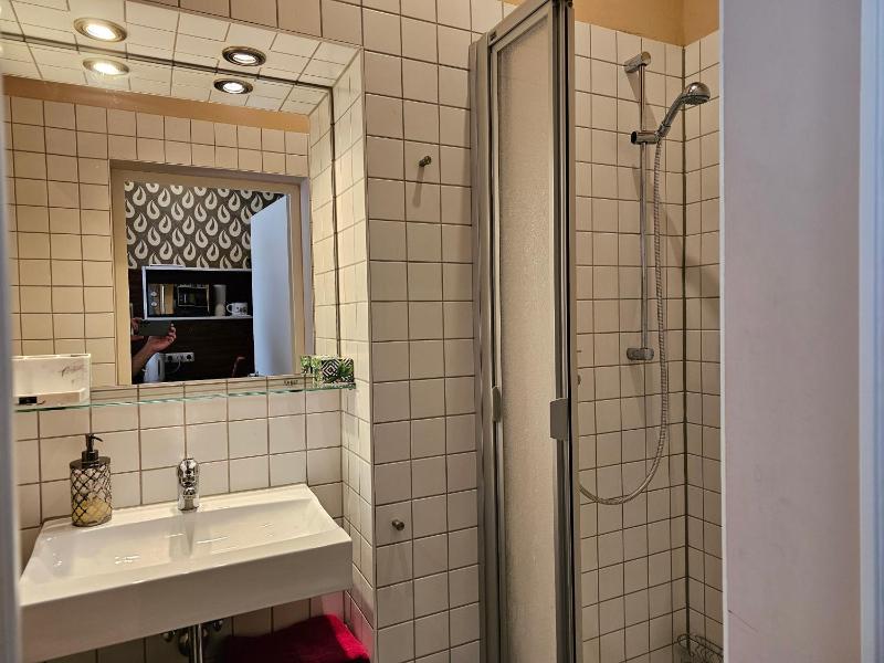 Single Room with Private Bathroom image 4