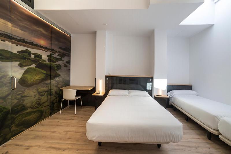 Quadruple Room image 2