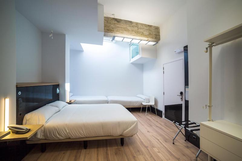 Quadruple Room image 3