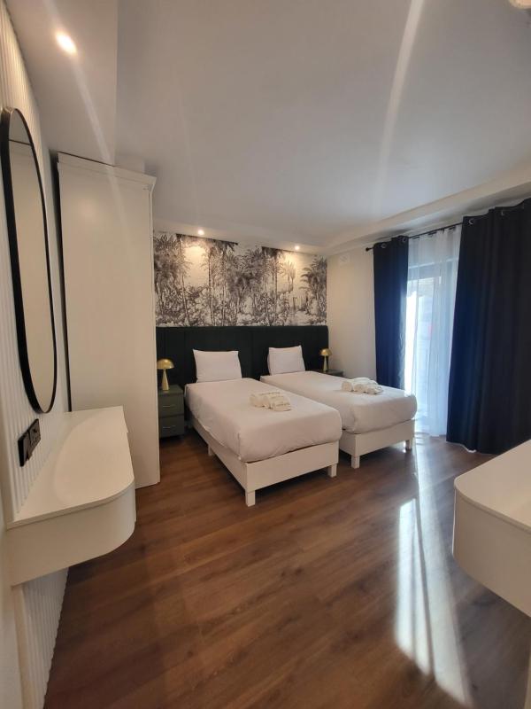 Double or Twin Room with Sea View image 4