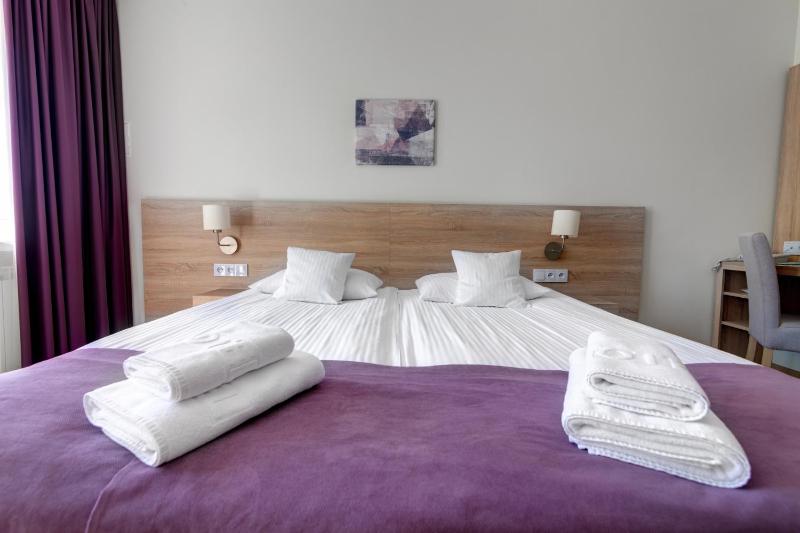 Double Room with Balcony image 4