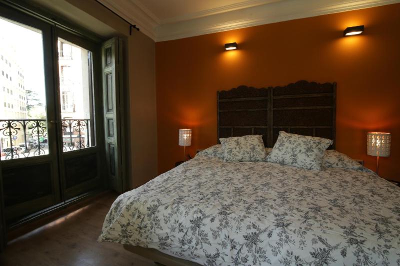 Triple Room with Shared Bathroom and Balcony image 3