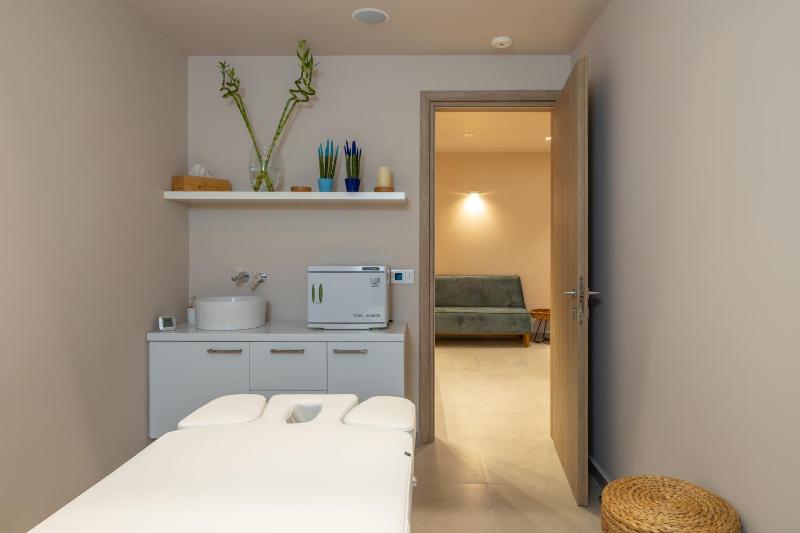 Ionian Plaza Hotel & Spa - image 23