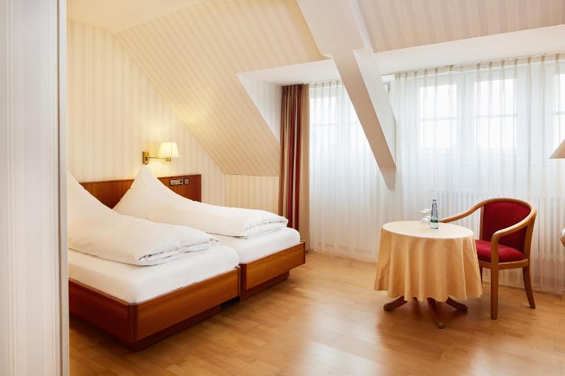 Double Room image 4