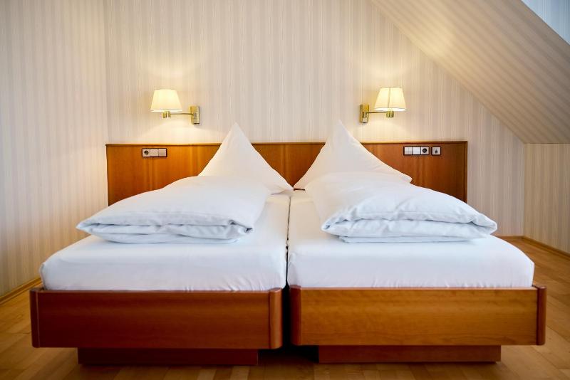 Double Room image 3