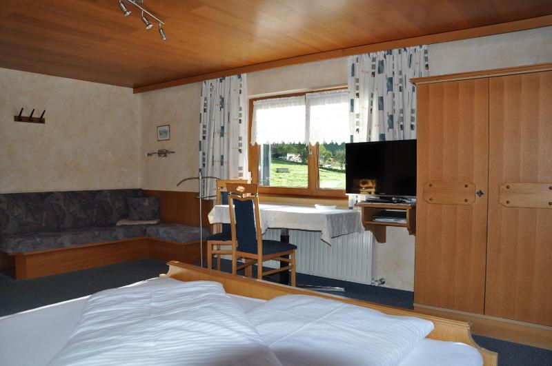 Double Room with Balcony image 3