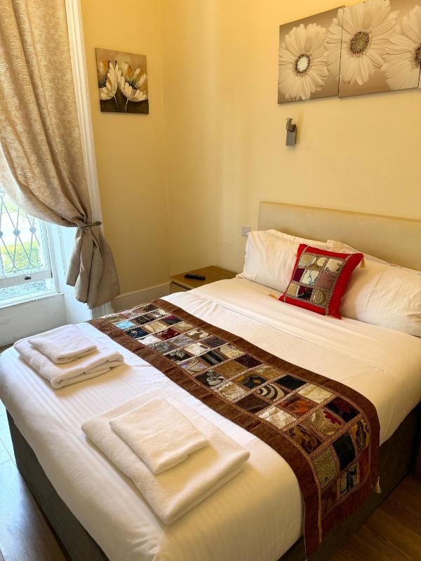Double Room image 2