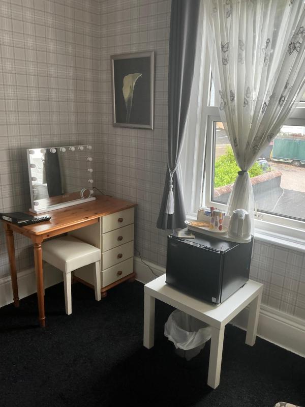 Standard Single Room with Shower image 2