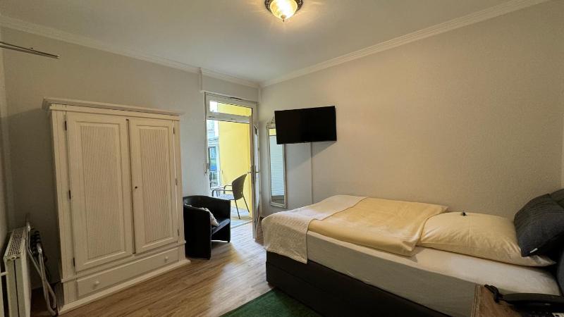 Single Room with Balcony image 3