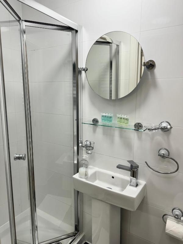 Triple Room with Balcony image 2