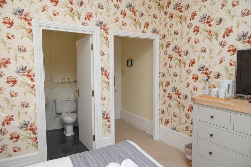 Small Double Room image 4