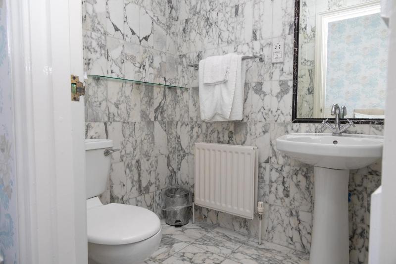 Budget Double Room image 2