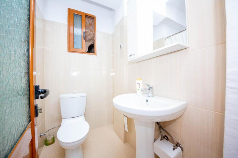 Triple Room with Balcony image 2