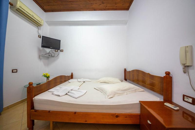 Standard Double Room image 3