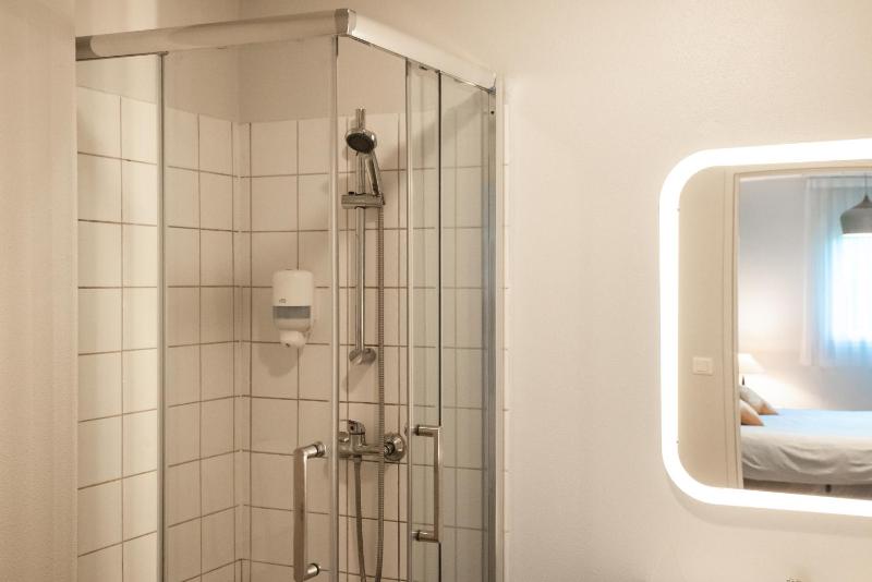 One-Bedroom Apartment image 2