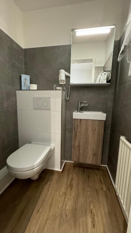 Single Room image 2