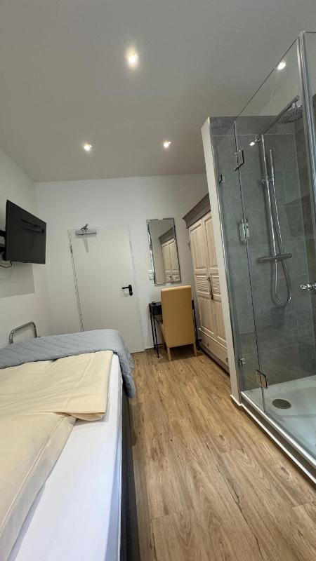 Single Room image 4