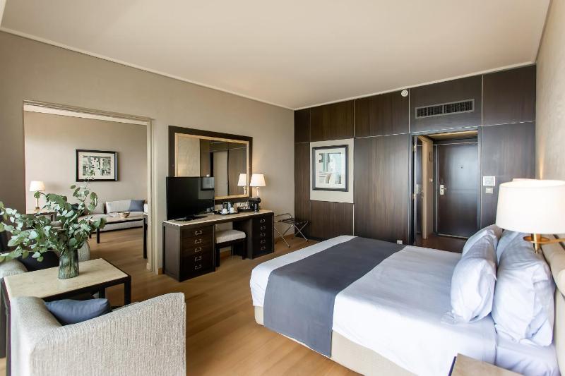 One-Bedroom Suite image 1
