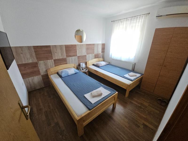 Twin Room image 3