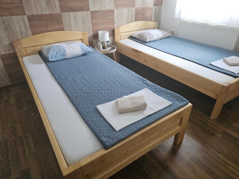 Twin Room image 2