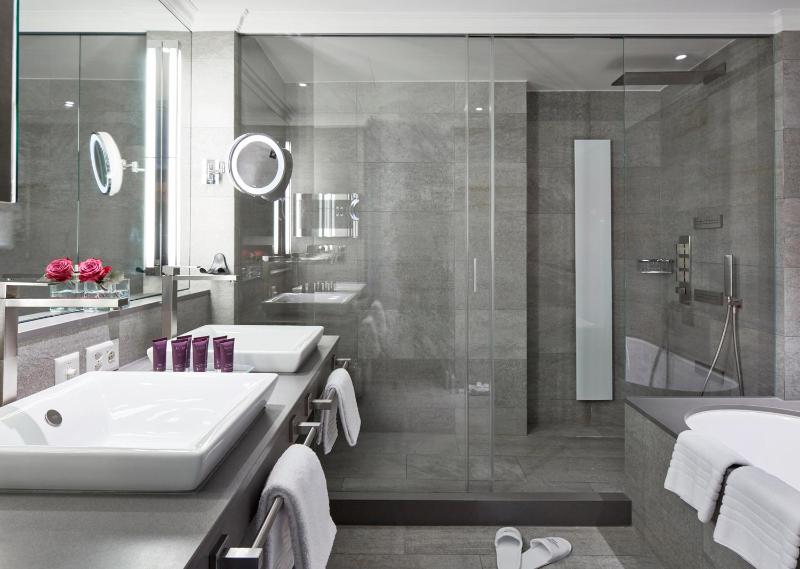 Suite with Sauna image 2