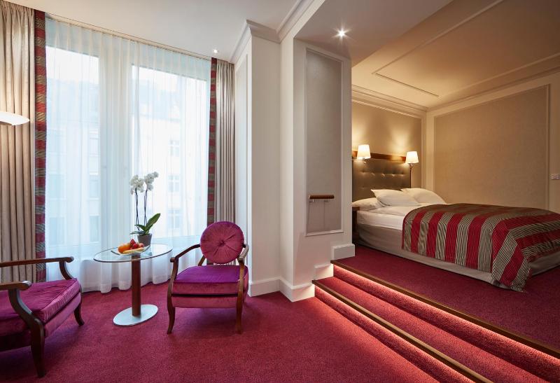 Deluxe Double Room image 4