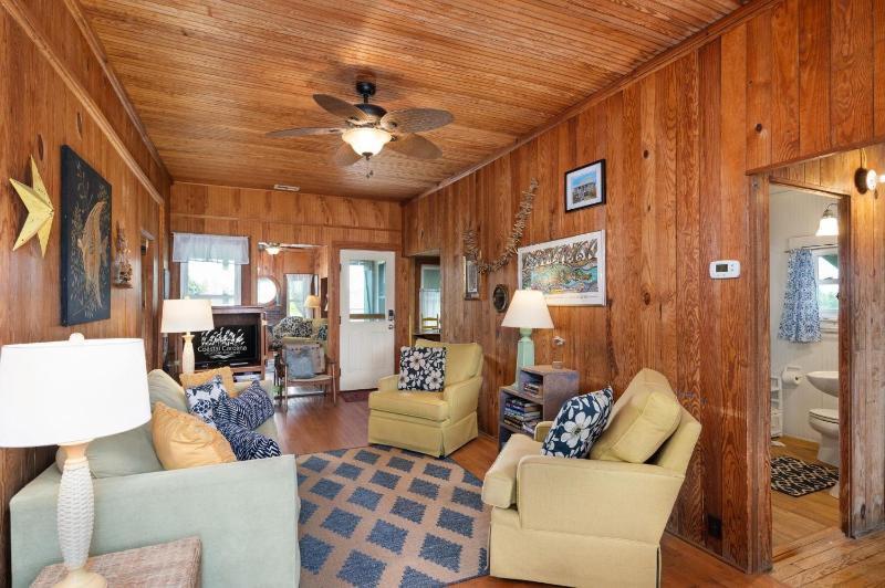 Island Dancer-Oceanfront dog friendly walkway to the beach cozy historic cottage - image 19