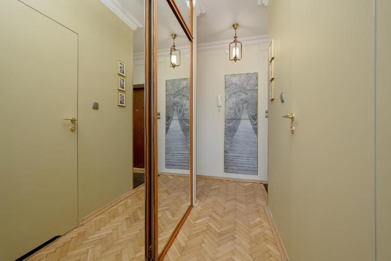 Przestronne Studio Blisko Starego Miasta by Noclegi Renters - image 20
