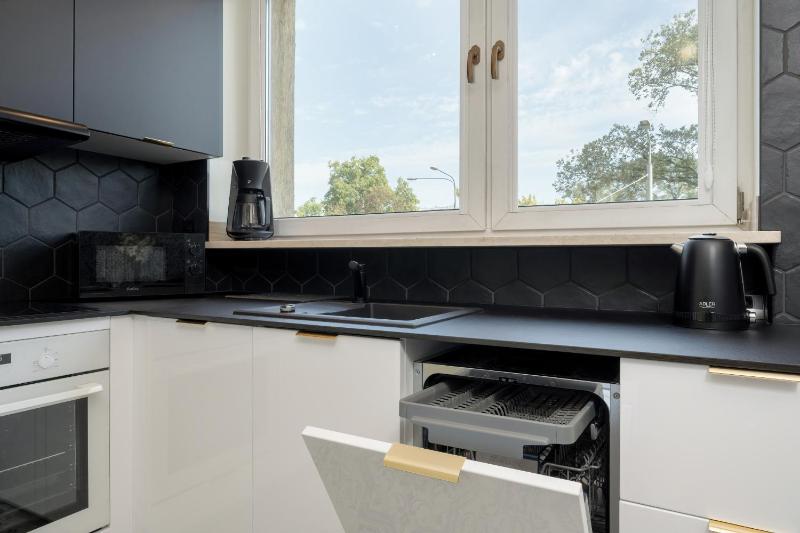 Przestronne Studio Blisko Starego Miasta by Noclegi Renters - image 17